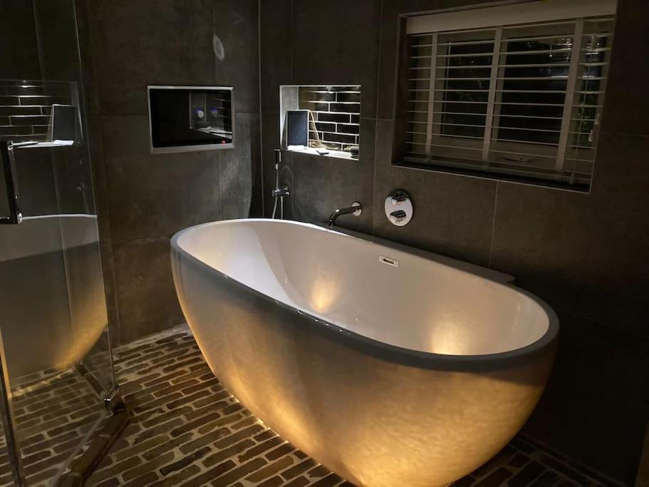 Voorsterstaete Former Barn, Including Jacuzzi Voorst Gem Voorst Luaran gambar